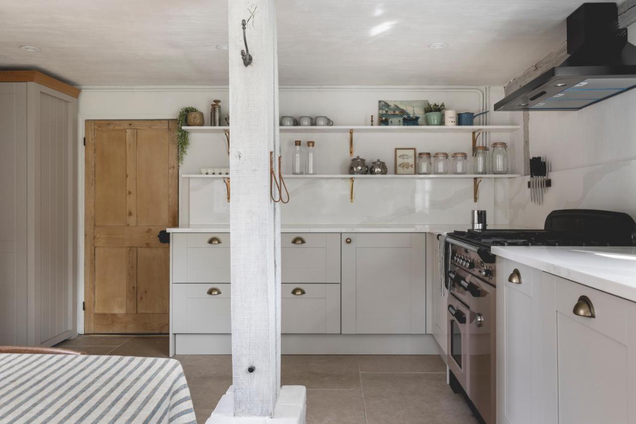 Cosy Cottage With Beautiful Garden, Hottub & Sauna Marden  Exterior photo