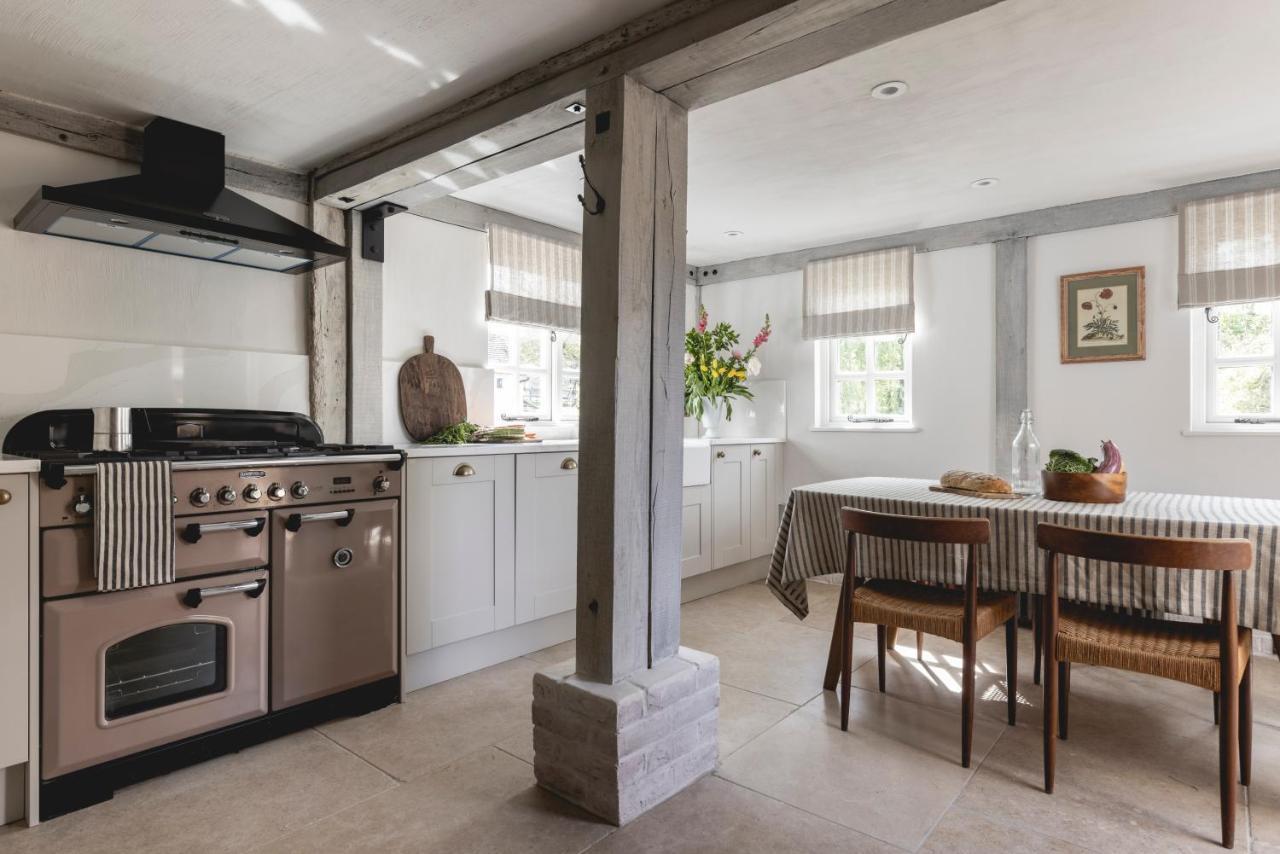 Cosy Cottage With Beautiful Garden, Hottub & Sauna Marden  Exterior photo
