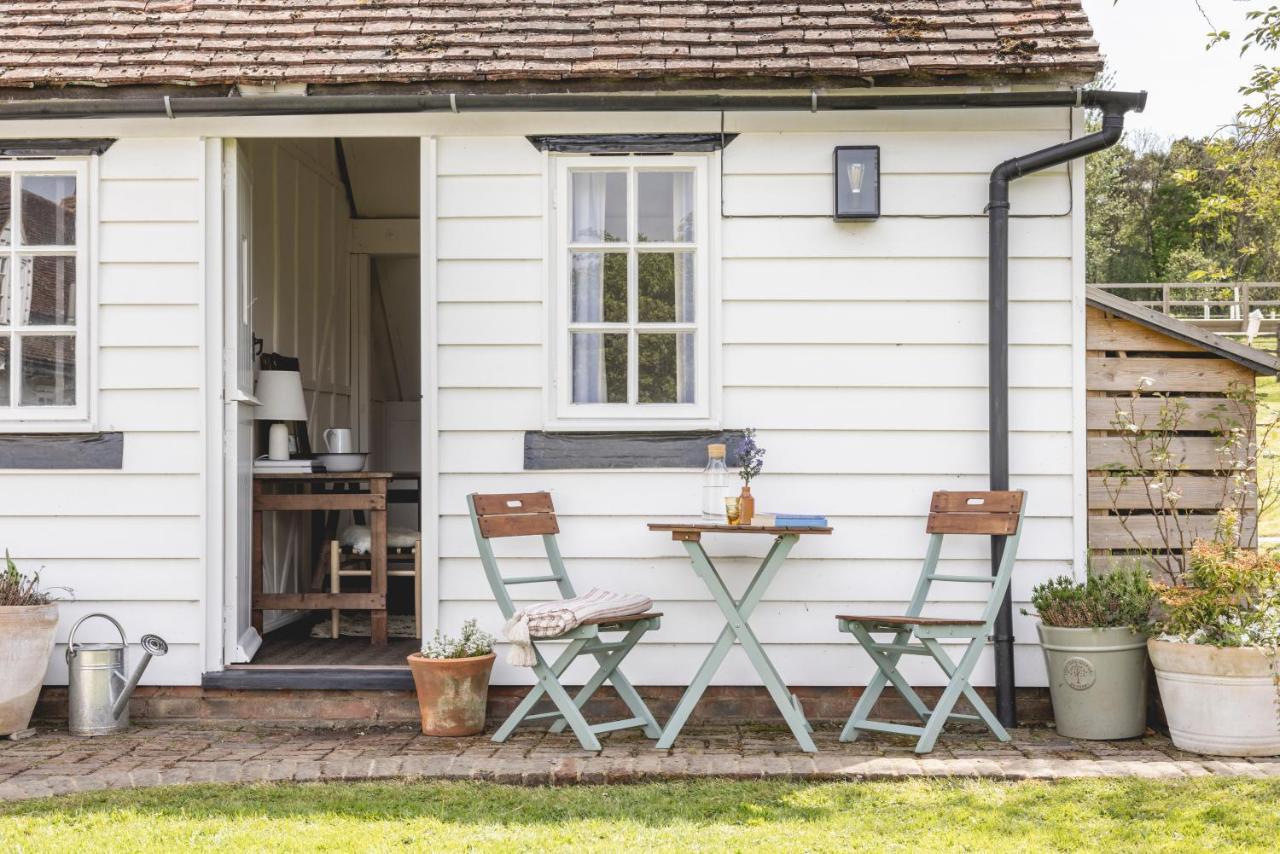 Cosy Cottage With Beautiful Garden, Hottub & Sauna Marden  Exterior photo